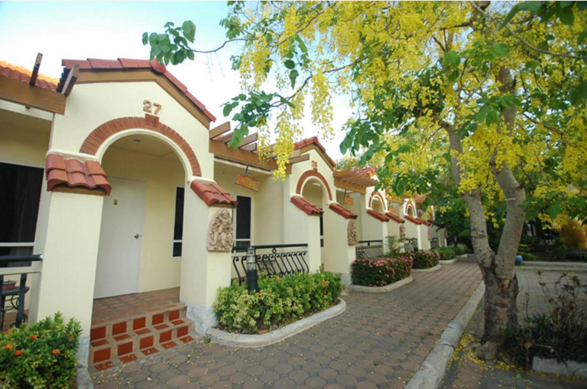 Dad D Resort By Lopburi Inn Resort Exterior foto